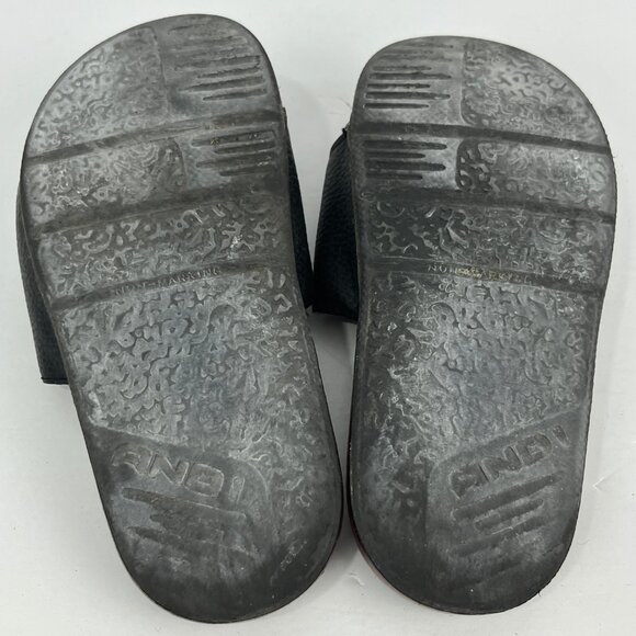 And 1 Kids Slippers Size 1-2 Black Red Open Round Toe Flat Heel Hook Loop - Picture 6 of 6